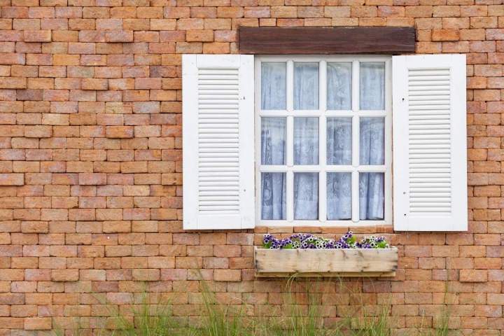 Une installation de volets battants adaptés à vos bâtiments